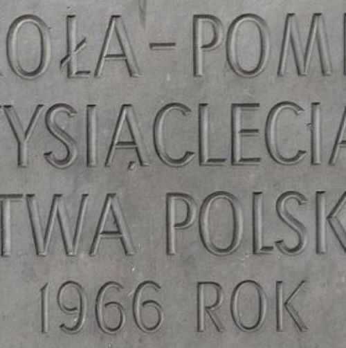 tablica pamiątkowa na szkole przy ul. Śliskiej 5 w Warszawie,
