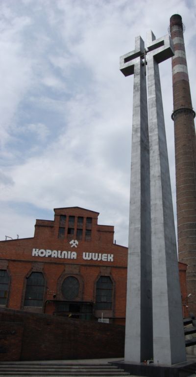 Pomnik Poległych Górników przed kopalnią Wujek