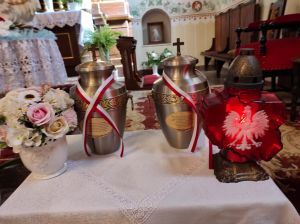 Uroczystość przekazania urny z ziemią obrońców Ojczyzny w czasie II wojny światowej