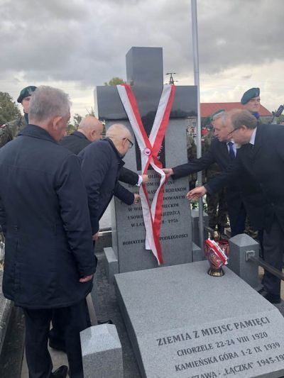 Uroczystość odsłonięcia pomnika Bohaterom Niepodległości