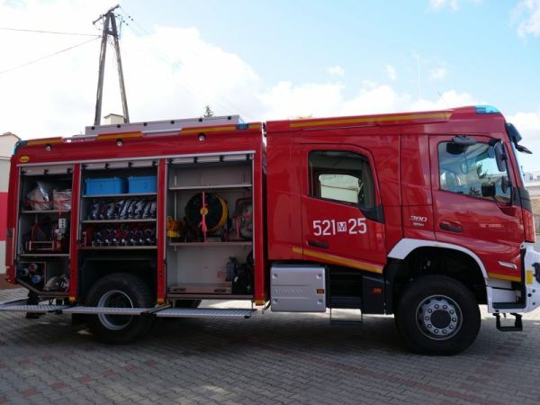 KPPSP w Mławie i jednostki OSP w powiecie otrzymały samochody pożarnicze