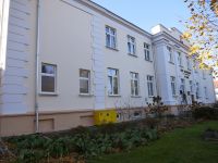 Remont elewacji z orynnowaniem, odnowienie drzwi w zabytkowym budynku I Liceum Ogólnokształcącego w Mławie  (4)