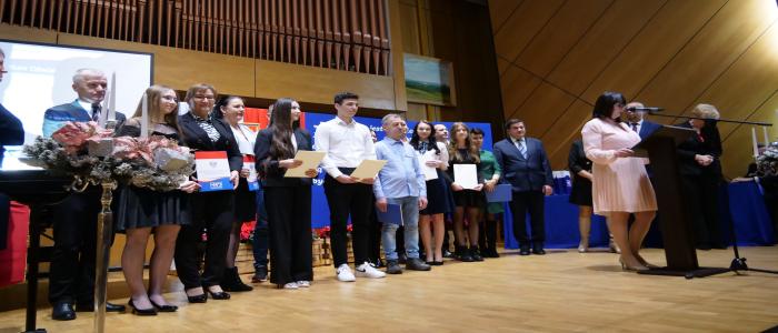 Najzdolniejsi uczniowie otrzymali stypendia od Premiera