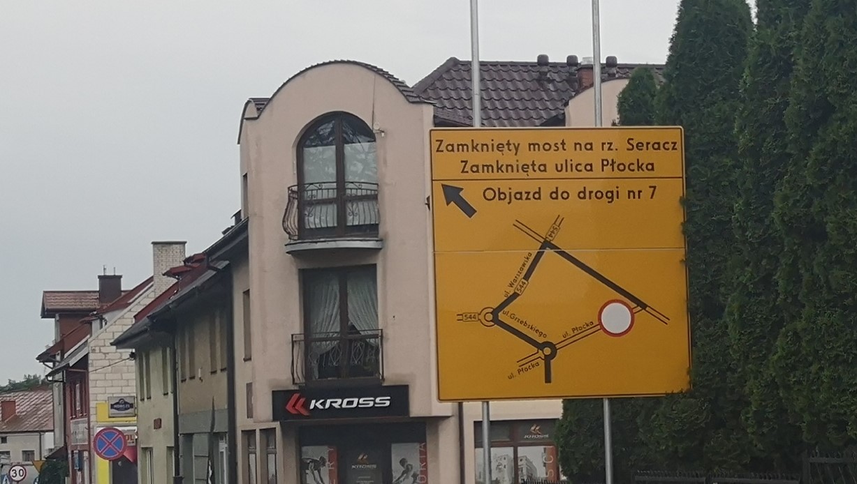 Firma STRABAG rozpoczęła roboty drogowe związane z realizacją inwestycji pn. „Budowa mostu na rzece Seracz w Mławie wraz z drogą dojazdową”.