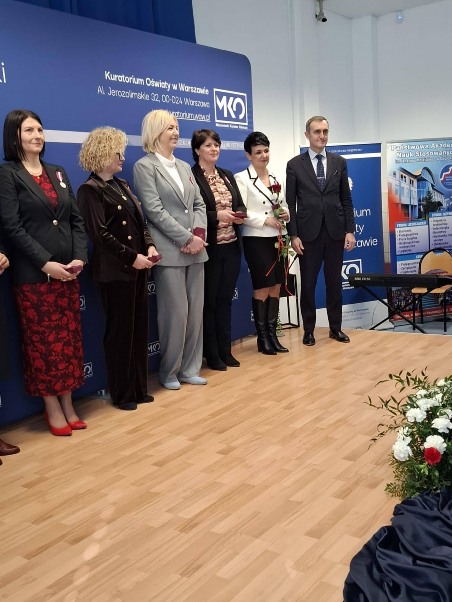 🎖️Dyrektorzy szkół prowadzonych przez Powiat Mławski odznaczeni przez Prezydenta RP