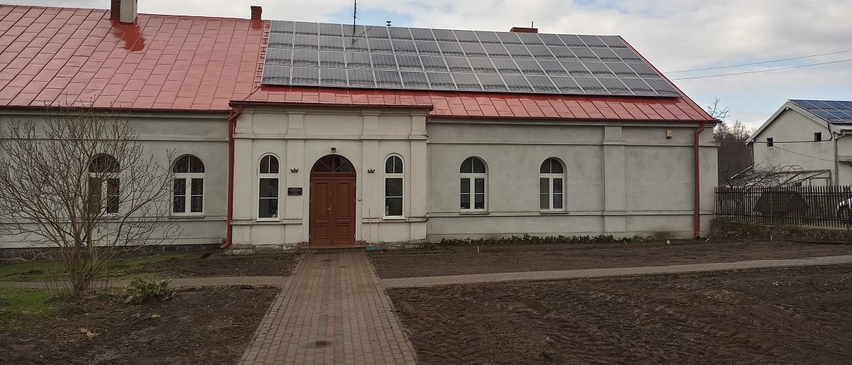 Termomodernizacja oraz panele fotowoltaiczne na dachach budynków parafialnych we Wieczfni Kościelnej